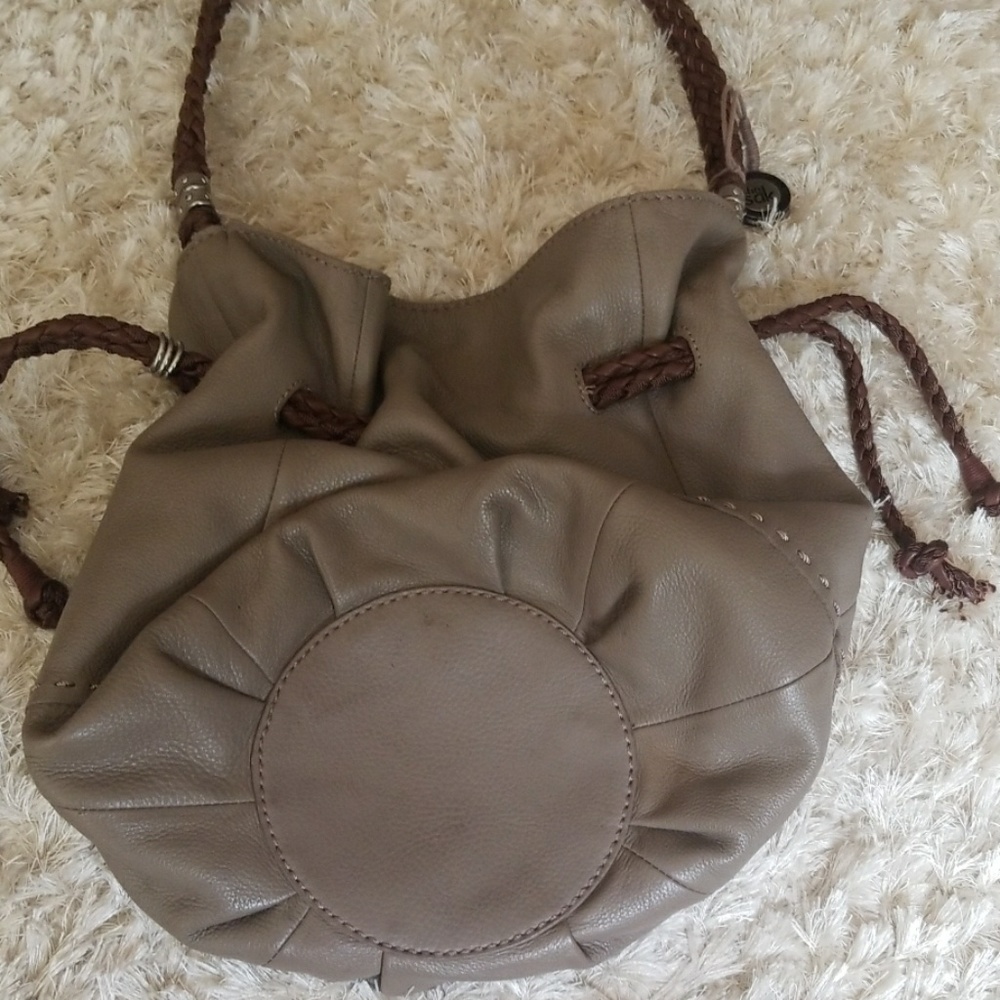 The Sak cinch bucket bag. - Picture 4 of 8